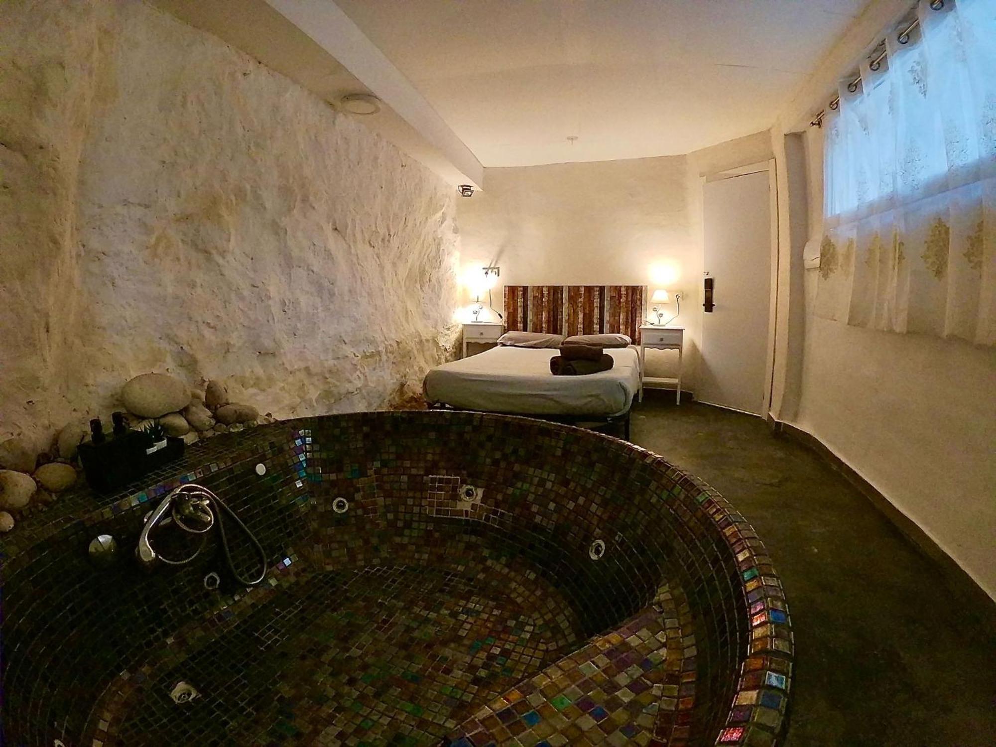 Fortress Jacuzzi Suites Xàtiva Esterno foto